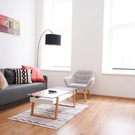 Modern Living In City Center - Fully Equipped Wien Exteriör bild