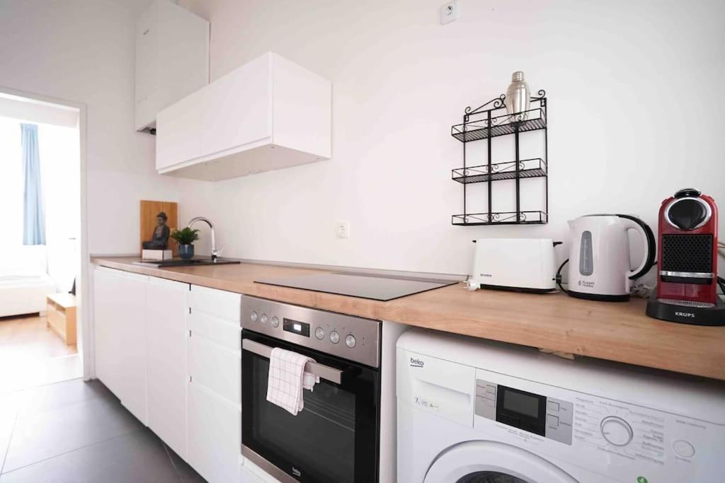 Modern Living In City Center - Fully Equipped Wien Exteriör bild