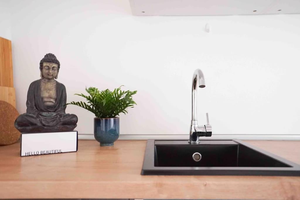 Modern Living In City Center - Fully Equipped Wien Exteriör bild
