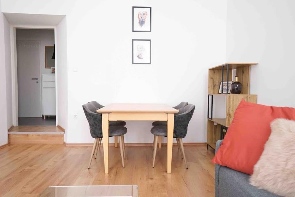 Modern Living In City Center - Fully Equipped Wien Exteriör bild