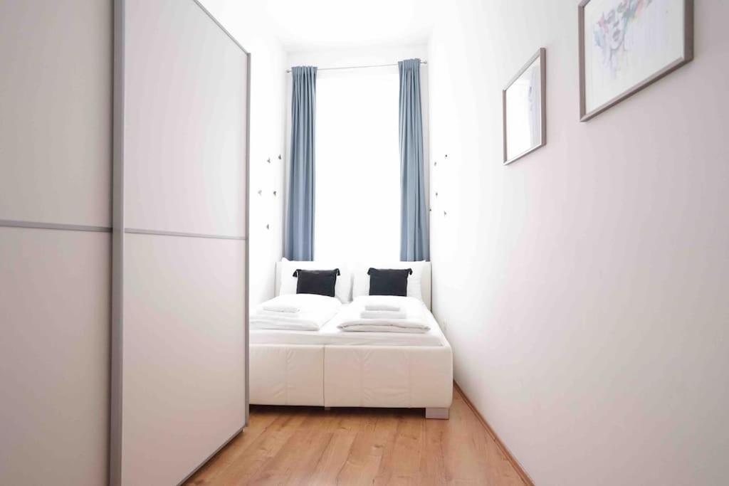 Modern Living In City Center - Fully Equipped Wien Exteriör bild