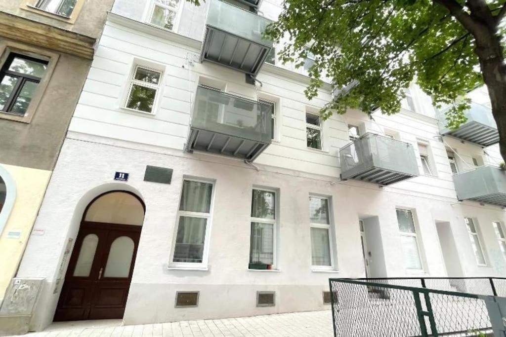 Modern Living In City Center - Fully Equipped Wien Exteriör bild